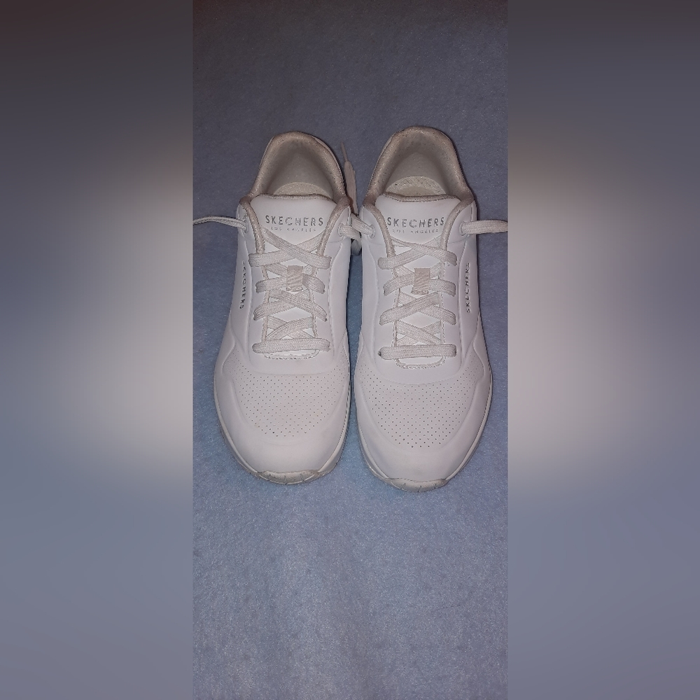 Womens Skechers size 9. Uno-Stand on Air. Air Cooled Memory Foam